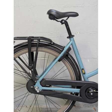 La classe avec ce vélo de ville hollandais reconditionné à Grenoble : Gazelle Esprit chez NATURAVÉLO en taille M