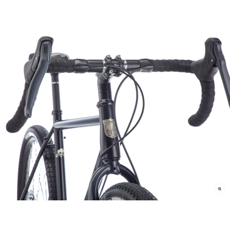La référence du Gravel : KONA Rove acier disponible à Grenoble chez NATURAVÉLO, spécialiste du vélo de voyage
