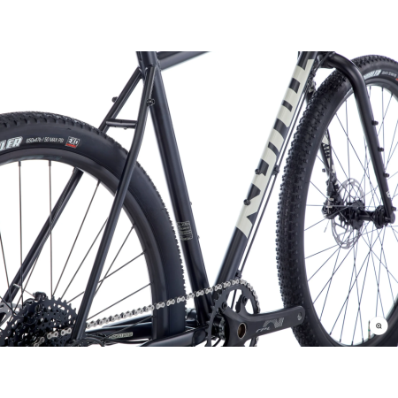 La référence du Gravel : KONA Rove acier disponible à Grenoble chez NATURAVÉLO, spécialiste du vélo de voyage